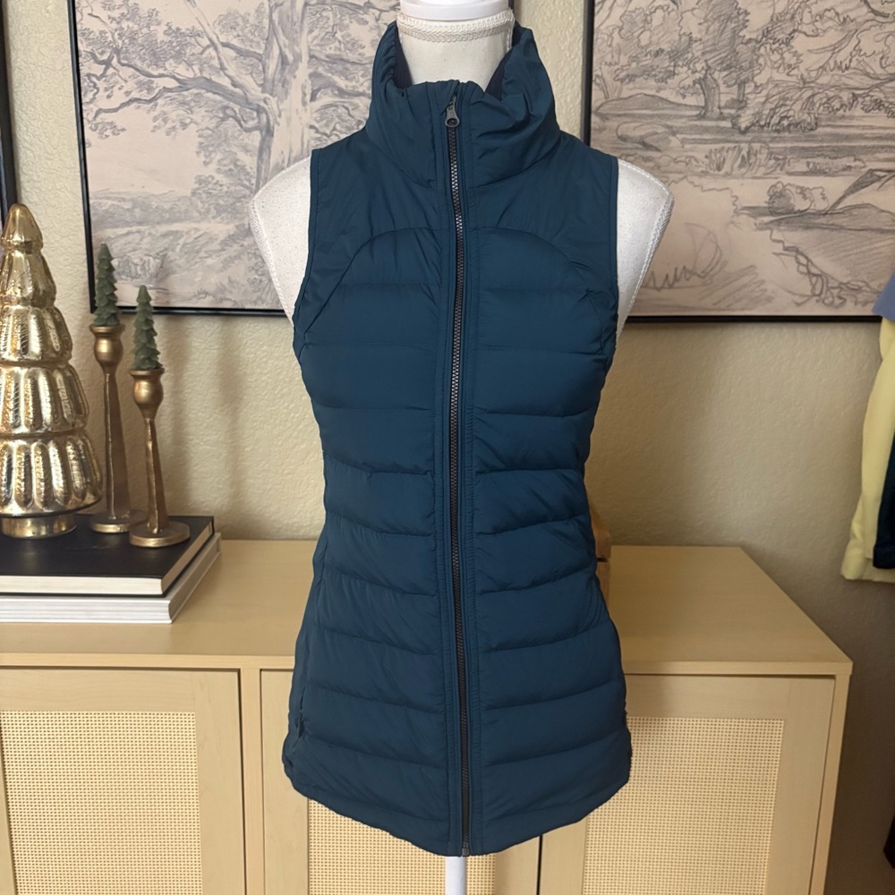 LULULEMON Fluffed Up Down‎ Vest Size 4 In Alberta Lake Teal